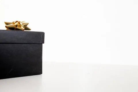 علبة هدايا كرتون مقوى صلب 20×15×8 سم أسود