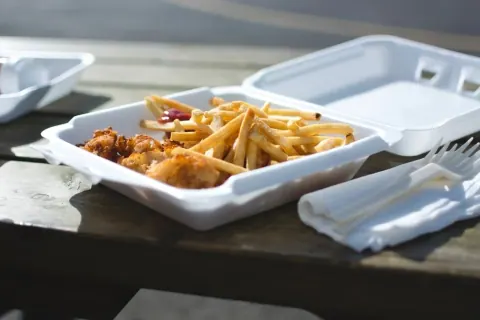 علب تيك أواي قياسية معززة 1.25 لتر